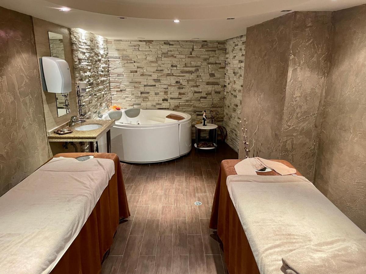 Ground Floor 2-Bedrooms, 2-Bathrooms Apartment Near Bansko In A Complex With Pools And Spa Included Razlog Eksteriør billede